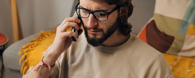 چگونه بفهمیم گوشیمان شنود میشود و در این مورد چه باید کرد؟